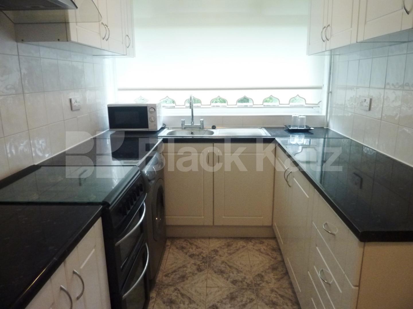 			NEW INSTRUCTION!, 3 Bedroom, 1 bath, 1 reception Flat			 Hornsey Lane, ARCHWAY / CROUCH HILL